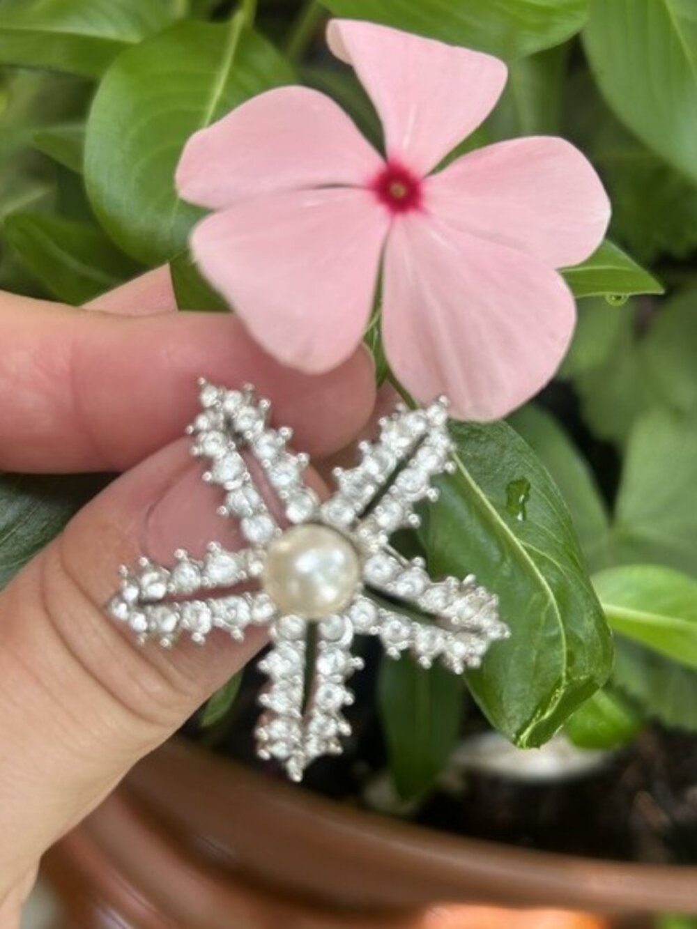 🏖️MCJ Starfish Like rhinestone Faux Pearl Silver Domed BROOCH